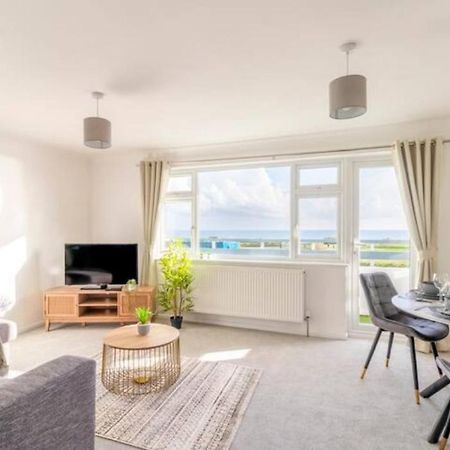 Large Sea View 2 Bedroom Sleeps 6 - Free Parking Bournemouth Eksteriør billede