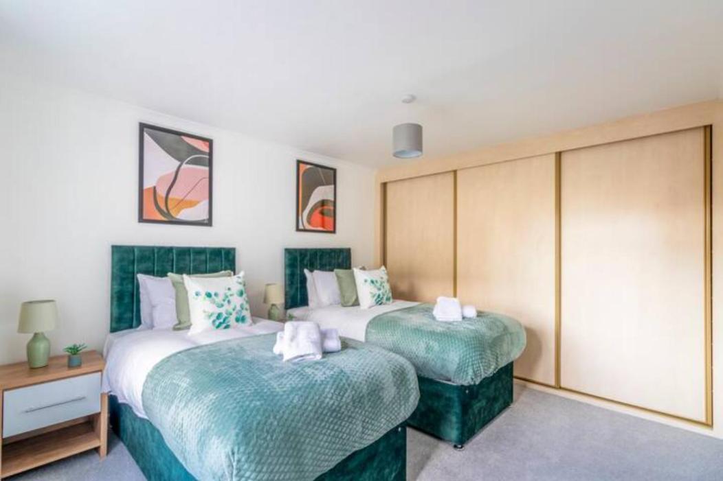 Large Sea View 2 Bedroom Sleeps 6 - Free Parking Bournemouth Eksteriør billede